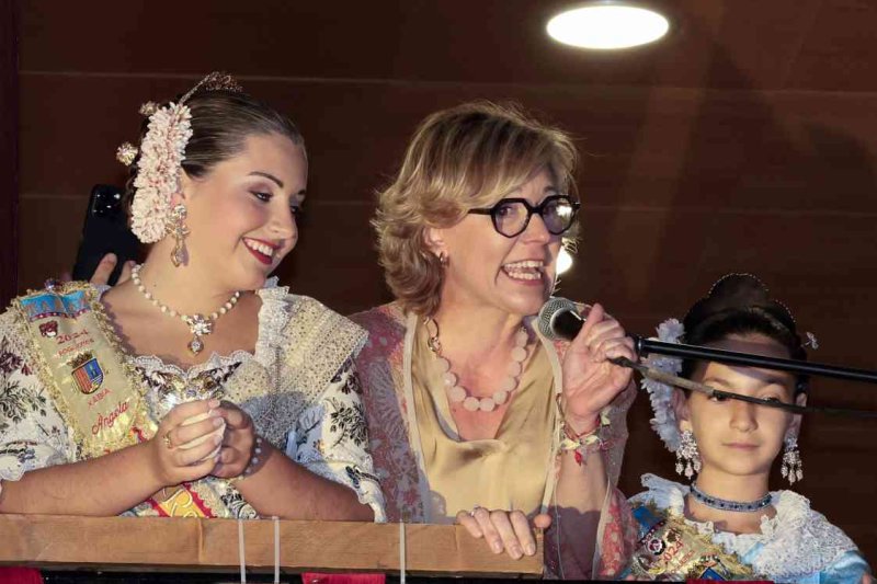 GALERIA DE FOTOS del PREGÓ DE FOGUERES de XÀBIA:  La festa esclata a “cabassaes” GALERIA DE FOTOS del PREGÓ DE FOGUERES de XÀBIA:  La festa esclata a “cabassaes”