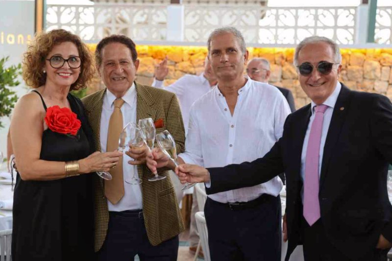 GALERÍA de FOTOS de la GALA del club ROTARY XÀBIA, con los reconocimientos y condecoraciones GALERÍA de FOTOS de la GALA del club ROTARY XÀBIA, con los reconocimientos y condecoraciones