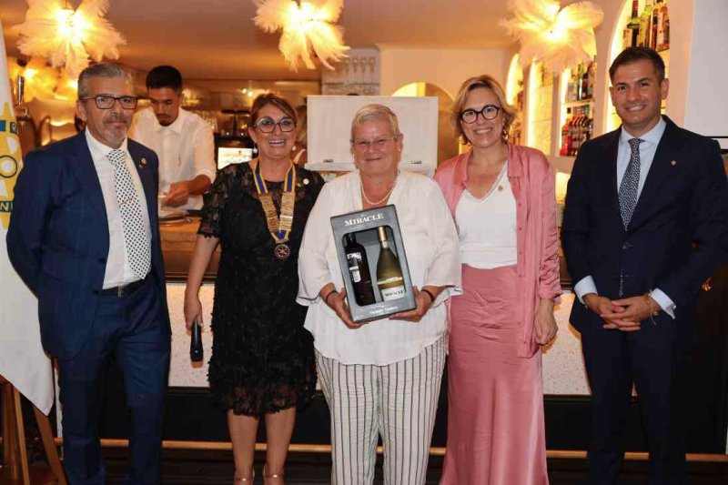 GALERÍA de FOTOS de la GALA del club ROTARY XÀBIA, con los reconocimientos y condecoraciones GALERÍA de FOTOS de la GALA del club ROTARY XÀBIA, con los reconocimientos y condecoraciones