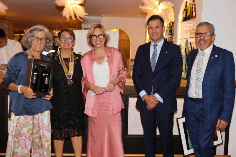 GALERÍA de FOTOS de la GALA del club ROTARY XÀBIA, con los reconocimientos y condecoraciones GALERÍA de FOTOS de la GALA del club ROTARY XÀBIA, con los reconocimientos y condecoraciones