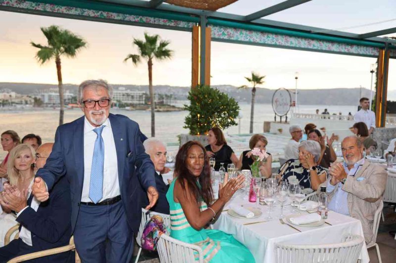 GALERÍA de FOTOS de la GALA del club ROTARY XÀBIA, con los reconocimientos y condecoraciones GALERÍA de FOTOS de la GALA del club ROTARY XÀBIA, con los reconocimientos y condecoraciones