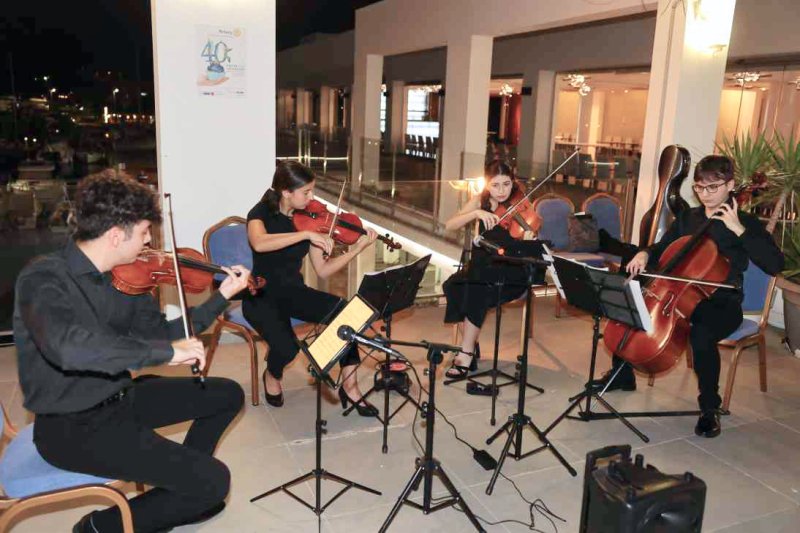 GALERIA de FOTOS del entrañable 40 ANIVERSARIO del ROTARY CLUB DÉNIA GALERIA de FOTOS del entrañable 40 ANIVERSARIO del ROTARY CLUB DÉNIA