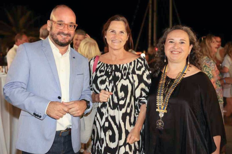 GALERIA de FOTOS del entrañable 40 ANIVERSARIO del ROTARY CLUB DÉNIA GALERIA de FOTOS del entrañable 40 ANIVERSARIO del ROTARY CLUB DÉNIA