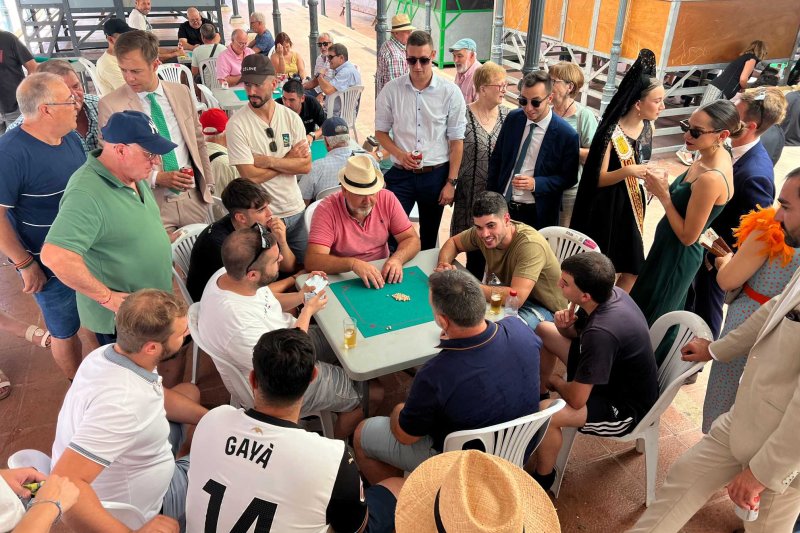 GALERIA de FOTOS dels TORNEJOS de TRUC i PETANCA de les FESTES de JULIOL de PEDREGUER GALERIA de FOTOS dels TORNEJOS de TRUC i PETANCA de les FESTES de JULIOL de PEDREGUER