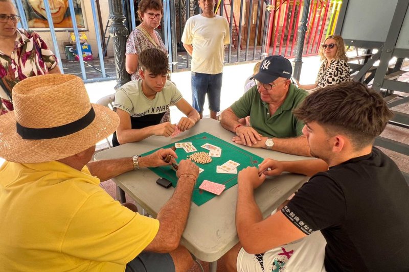 GALERIA de FOTOS dels TORNEJOS de TRUC i PETANCA de les FESTES de JULIOL de PEDREGUER GALERIA de FOTOS dels TORNEJOS de TRUC i PETANCA de les FESTES de JULIOL de PEDREGUER
