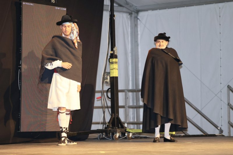 GALERIA DE FOTOS: Un entranyable recorregut per la indumentària dels 75 anys de Fogueres de Xàbia amb Isabel Martí  GALERIA DE FOTOS: Un entranyable recorregut per la indumentària dels 75 anys de Fogueres de Xàbia amb Isabel Martí