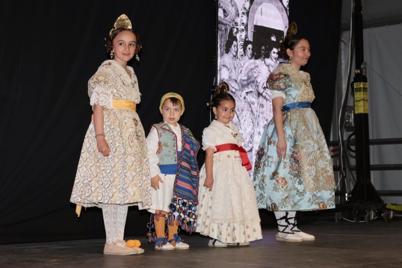 GALERIA DE FOTOS: Un entranyable recorregut per la indumentària dels 75 anys de Fogueres de Xàbia amb Isabel Martí  GALERIA DE FOTOS: Un entranyable recorregut per la indumentària dels 75 anys de Fogueres de Xàbia amb Isabel Martí