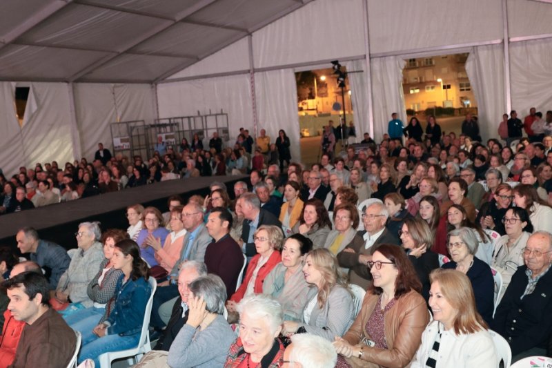 GALERIA DE FOTOS: Un entranyable recorregut per la indumentària dels 75 anys de Fogueres de Xàbia amb Isabel Martí  GALERIA DE FOTOS: Un entranyable recorregut per la indumentària dels 75 anys de Fogueres de Xàbia amb Isabel Martí