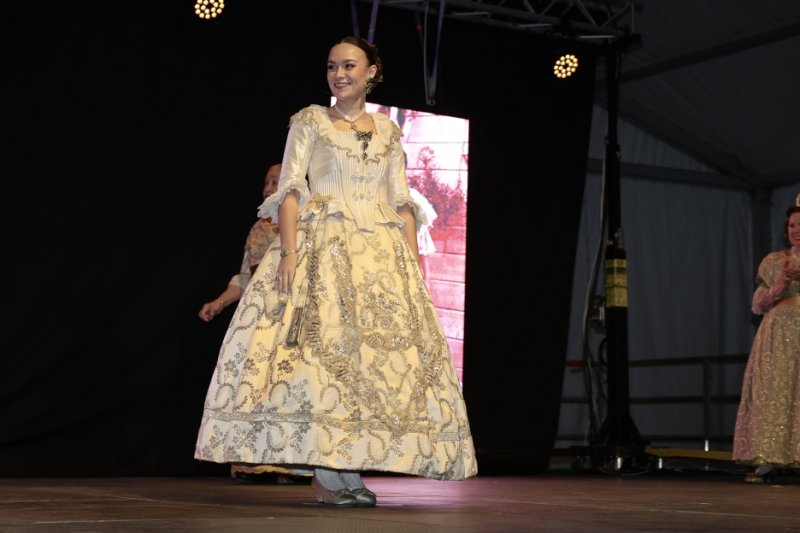 GALERIA DE FOTOS: Un entranyable recorregut per la indumentària dels 75 anys de Fogueres de Xàbia amb Isabel Martí  GALERIA DE FOTOS: Un entranyable recorregut per la indumentària dels 75 anys de Fogueres de Xàbia amb Isabel Martí