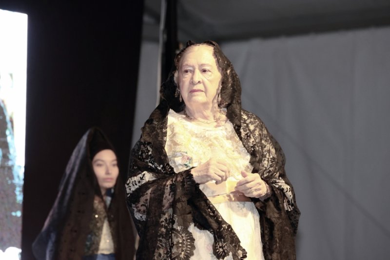 GALERIA DE FOTOS: Un entranyable recorregut per la indumentària dels 75 anys de Fogueres de Xàbia amb Isabel Martí  GALERIA DE FOTOS: Un entranyable recorregut per la indumentària dels 75 anys de Fogueres de Xàbia amb Isabel Martí