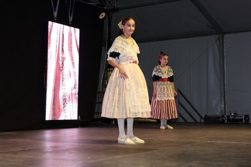 GALERIA DE FOTOS: Un entranyable recorregut per la indumentària dels 75 anys de Fogueres de Xàbia amb Isabel Martí  GALERIA DE FOTOS: Un entranyable recorregut per la indumentària dels 75 anys de Fogueres de Xàbia amb Isabel Martí