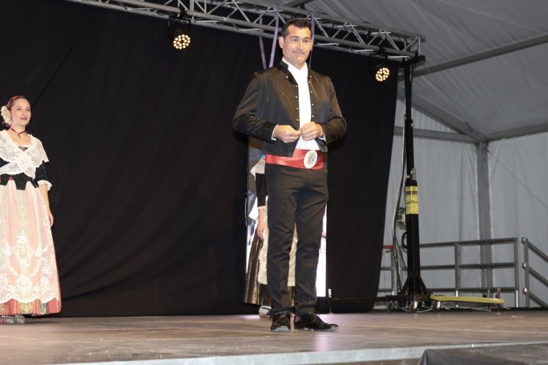 GALERIA DE FOTOS: Un entranyable recorregut per la indumentària dels 75 anys de Fogueres de Xàbia amb Isabel Martí  GALERIA DE FOTOS: Un entranyable recorregut per la indumentària dels 75 anys de Fogueres de Xàbia amb Isabel Martí