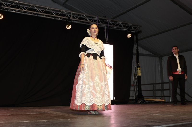 GALERIA DE FOTOS: Un entranyable recorregut per la indumentària dels 75 anys de Fogueres de Xàbia amb Isabel Martí  GALERIA DE FOTOS: Un entranyable recorregut per la indumentària dels 75 anys de Fogueres de Xàbia amb Isabel Martí