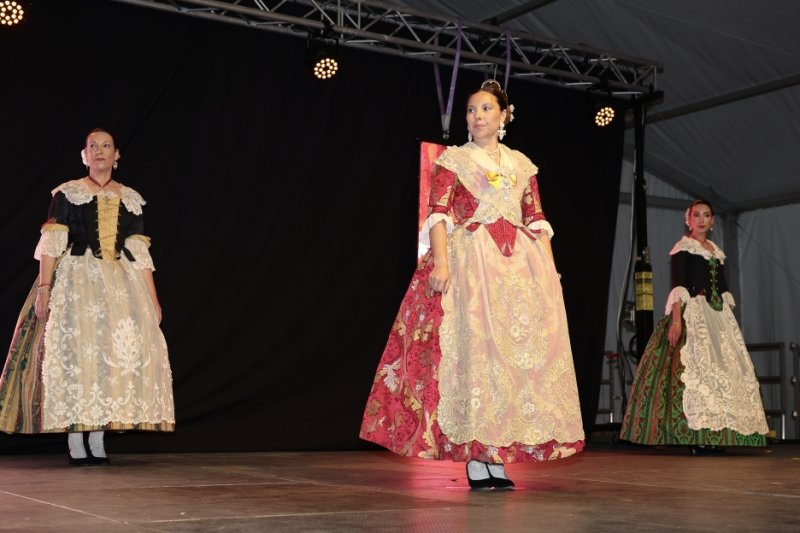 GALERIA DE FOTOS: Un entranyable recorregut per la indumentària dels 75 anys de Fogueres de Xàbia amb Isabel Martí  GALERIA DE FOTOS: Un entranyable recorregut per la indumentària dels 75 anys de Fogueres de Xàbia amb Isabel Martí