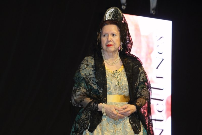 GALERIA DE FOTOS: Un entranyable recorregut per la indumentària dels 75 anys de Fogueres de Xàbia amb Isabel Martí  GALERIA DE FOTOS: Un entranyable recorregut per la indumentària dels 75 anys de Fogueres de Xàbia amb Isabel Martí