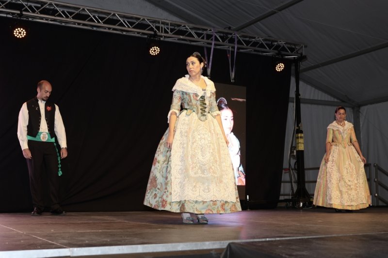 GALERIA DE FOTOS: Un entranyable recorregut per la indumentària dels 75 anys de Fogueres de Xàbia amb Isabel Martí  GALERIA DE FOTOS: Un entranyable recorregut per la indumentària dels 75 anys de Fogueres de Xàbia amb Isabel Martí