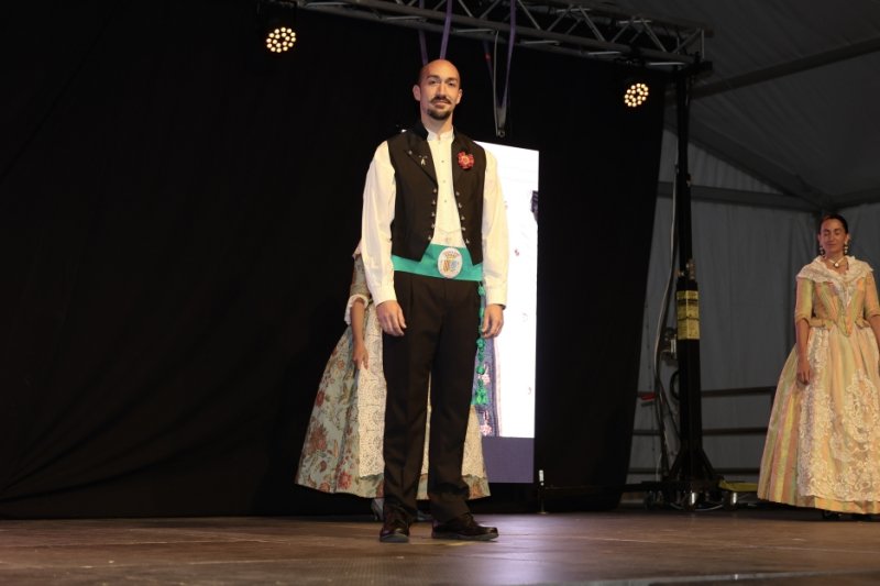 GALERIA DE FOTOS: Un entranyable recorregut per la indumentària dels 75 anys de Fogueres de Xàbia amb Isabel Martí  GALERIA DE FOTOS: Un entranyable recorregut per la indumentària dels 75 anys de Fogueres de Xàbia amb Isabel Martí