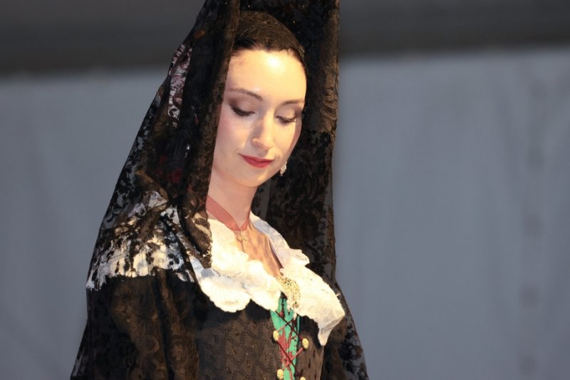 GALERIA DE FOTOS: Un entranyable recorregut per la indumentària dels 75 anys de Fogueres de Xàbia amb Isabel Martí  GALERIA DE FOTOS: Un entranyable recorregut per la indumentària dels 75 anys de Fogueres de Xàbia amb Isabel Martí