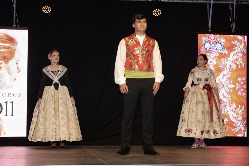 GALERIA DE FOTOS: Un entranyable recorregut per la indumentària dels 75 anys de Fogueres de Xàbia amb Isabel Martí  GALERIA DE FOTOS: Un entranyable recorregut per la indumentària dels 75 anys de Fogueres de Xàbia amb Isabel Martí