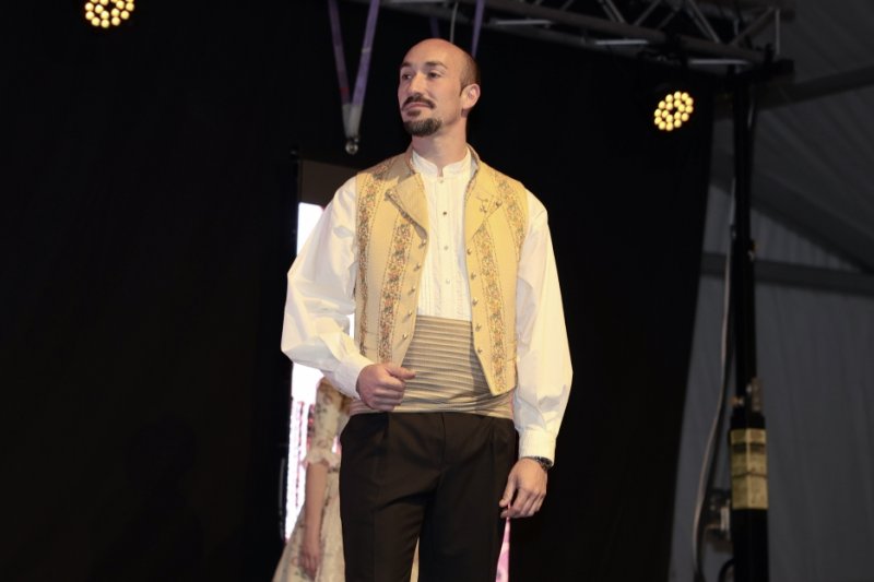 GALERIA DE FOTOS: Un entranyable recorregut per la indumentària dels 75 anys de Fogueres de Xàbia amb Isabel Martí  GALERIA DE FOTOS: Un entranyable recorregut per la indumentària dels 75 anys de Fogueres de Xàbia amb Isabel Martí