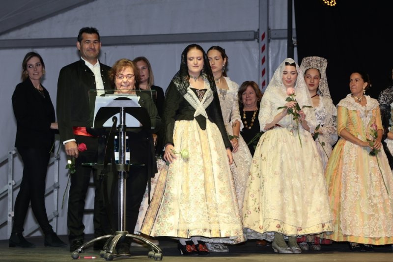 GALERIA DE FOTOS: Un entranyable recorregut per la indumentària dels 75 anys de Fogueres de Xàbia amb Isabel Martí  GALERIA DE FOTOS: Un entranyable recorregut per la indumentària dels 75 anys de Fogueres de Xàbia amb Isabel Martí