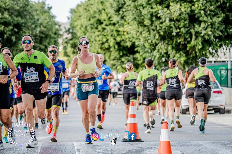 Adrián Ivars i Rosa Lara guanyen a la Cursa de Benissa que tanca el Circuit a Peu Marina Alta  Adrián Ivars i Rosa Lara guanyen a la Cursa de Benissa que tanca el Circuit a Peu Marina Alta