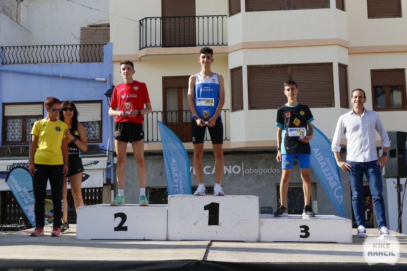 Adrián Ivars i Rosa Lara guanyen a la Cursa de Benissa que tanca el Circuit a Peu Marina Alta  Adrián Ivars i Rosa Lara guanyen a la Cursa de Benissa que tanca el Circuit a Peu Marina Alta