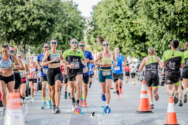 Adrián Ivars i Rosa Lara guanyen a la Cursa de Benissa que tanca el Circuit a Peu Marina Alta  Adrián Ivars i Rosa Lara guanyen a la Cursa de Benissa que tanca el Circuit a Peu Marina Alta