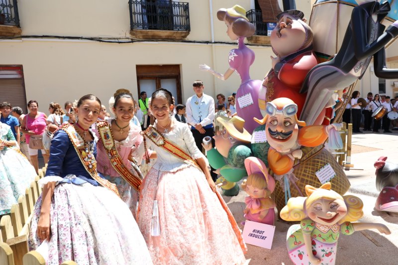 Les regines de Xàbia s’auto “indulten” de la foguera central Les regines de Xàbia s’auto “indulten” de la foguera central