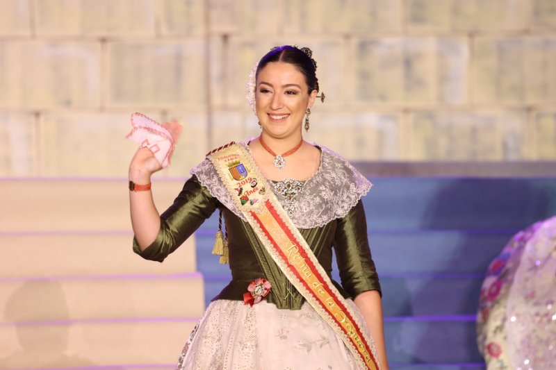 Marta Ortuño i Ariadna Serrat estrenen el seu regnat de Fogueres 2020 Marta Ortuño i Ariadna Serrat estrenen el seu regnat de Fogueres 2020