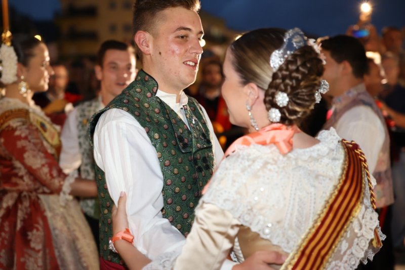 L'emotiva serenata de la Tuna de Xàbia a les regines i representants de Fogueres  L'emotiva serenata de la Tuna de Xàbia a les regines i representants de Fogueres