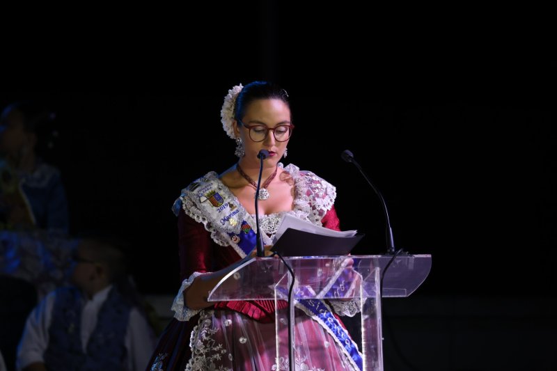 Marta Ortuño i Ariadna Serrat estrenen el seu regnat de Fogueres 2020 Marta Ortuño i Ariadna Serrat estrenen el seu regnat de Fogueres 2020