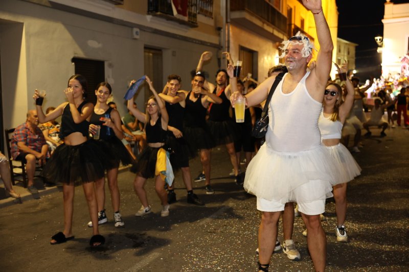 Caramels, en carrosses, i Mario Kart, en grups a peu, guanyadors de la desfilada de Beniarbeig Caramels, en carrosses, i Mario Kart, en grups a peu, guanyadors de la desfilada de Beniarbeig