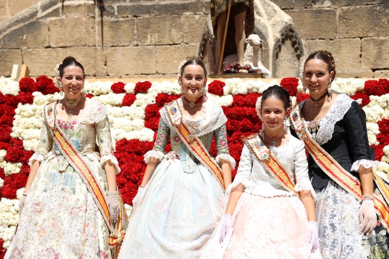 Les regines de Xàbia s’auto “indulten” de la foguera central Les regines de Xàbia s’auto “indulten” de la foguera central