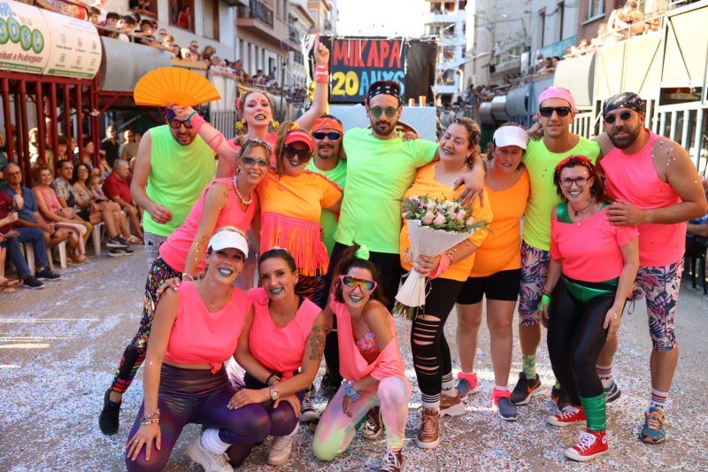 El Ramat 80 guanya la desfilada de carrosses de Pedreguer El Ramat 80 guanya la desfilada de carrosses de Pedreguer