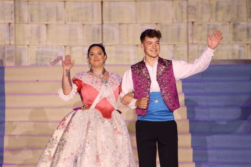 Marta Ortuño i Ariadna Serrat estrenen el seu regnat de Fogueres 2020 Marta Ortuño i Ariadna Serrat estrenen el seu regnat de Fogueres 2020