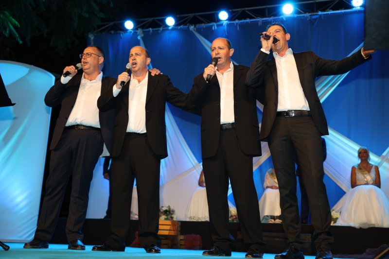 Duanes de Xàbia proclama a les majoralesses i majorals de les festes de Loreto i ret homenatge als presidents de les comissions Duanes de Xàbia proclama a les majoralesses i majorals de les festes de Loreto i ret homenatge als presidents de les comissions