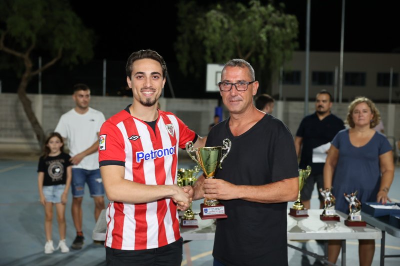 Bar Colom (senior) i Piscinas Nacionales (veterans) guanyen el Trofeu Pepe de Futbol Sala de la Xara Bar Colom (senior) i Piscinas Nacionales (veterans) guanyen el Trofeu Pepe de Futbol Sala de la Xara