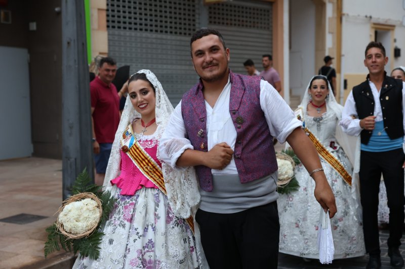 Tot per l’aire i La Desastrà, quintades protagonistes de la primera ofrena a Sant Joan de Fogueres de Xàbia Tot per l’aire i La Desastrà, quintades protagonistes de la primera ofrena a Sant Joan de Fogueres de Xàbia