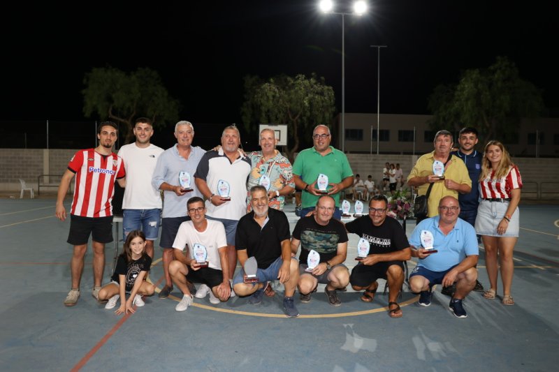 Bar Colom (senior) i Piscinas Nacionales (veterans) guanyen el Trofeu Pepe de Futbol Sala de la Xara Bar Colom (senior) i Piscinas Nacionales (veterans) guanyen el Trofeu Pepe de Futbol Sala de la Xara