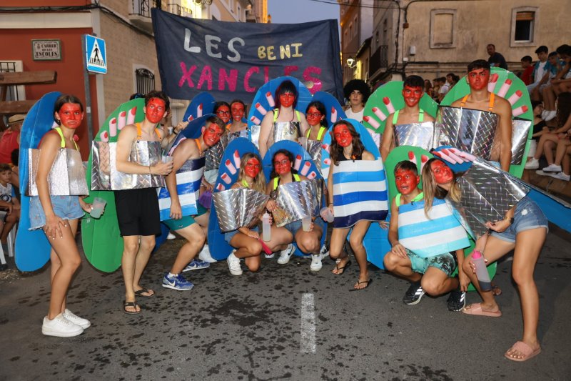 Caramels, en carrosses, i Mario Kart, en grups a peu, guanyadors de la desfilada de Beniarbeig Caramels, en carrosses, i Mario Kart, en grups a peu, guanyadors de la desfilada de Beniarbeig