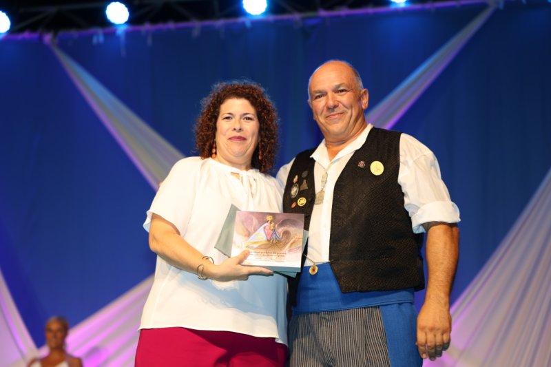 Duanes de Xàbia proclama a les majoralesses i majorals de les festes de Loreto i ret homenatge als presidents de les comissions Duanes de Xàbia proclama a les majoralesses i majorals de les festes de Loreto i ret homenatge als presidents de les comissions