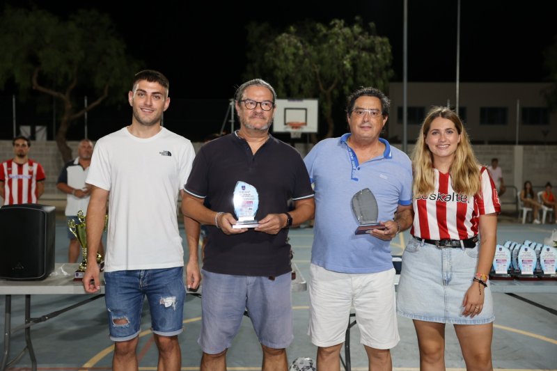Bar Colom (senior) i Piscinas Nacionales (veterans) guanyen el Trofeu Pepe de Futbol Sala de la Xara Bar Colom (senior) i Piscinas Nacionales (veterans) guanyen el Trofeu Pepe de Futbol Sala de la Xara
