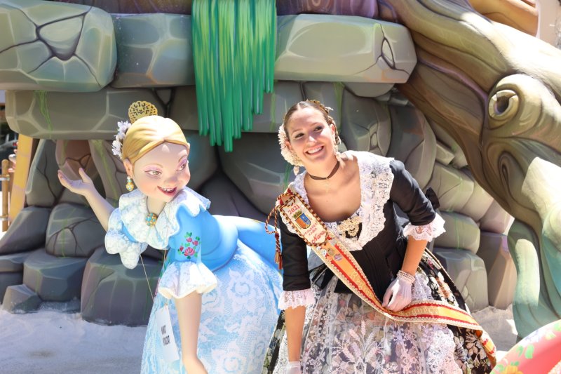 Les regines de Xàbia s’auto “indulten” de la foguera central Les regines de Xàbia s’auto “indulten” de la foguera central