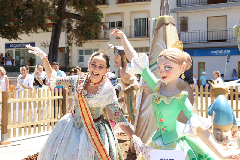 Les regines de Xàbia s’auto “indulten” de la foguera central Les regines de Xàbia s’auto “indulten” de la foguera central