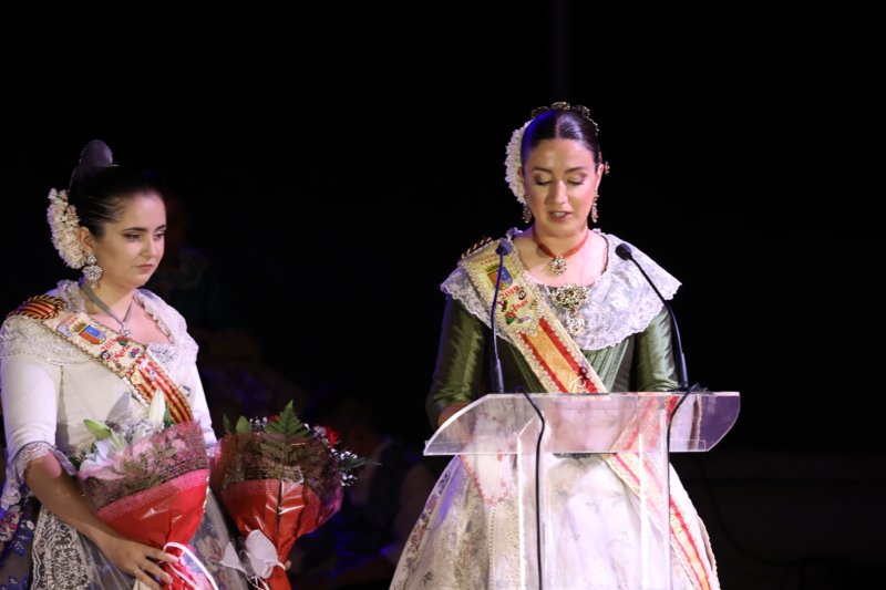 Marta Ortuño i Ariadna Serrat estrenen el seu regnat de Fogueres 2020 Marta Ortuño i Ariadna Serrat estrenen el seu regnat de Fogueres 2020