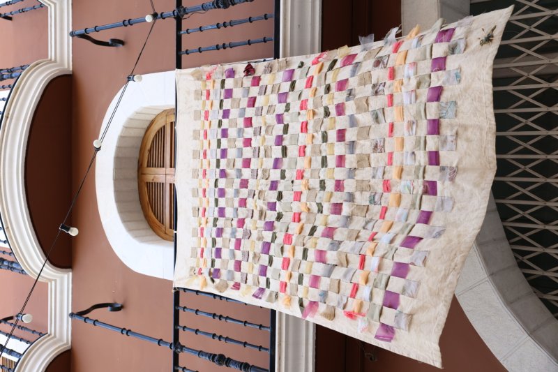 Art al Vent ja llueix els més de mig centenar de cobertors al Carrer La Bassa de Gata Art al Vent ja llueix els més de mig centenar de cobertors al Carrer La Bassa de Gata