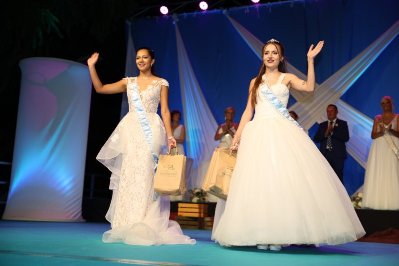 Duanes de Xàbia proclama a les majoralesses i majorals de les festes de Loreto i ret homenatge als presidents de les comissions Duanes de Xàbia proclama a les majoralesses i majorals de les festes de Loreto i ret homenatge als presidents de les comissions