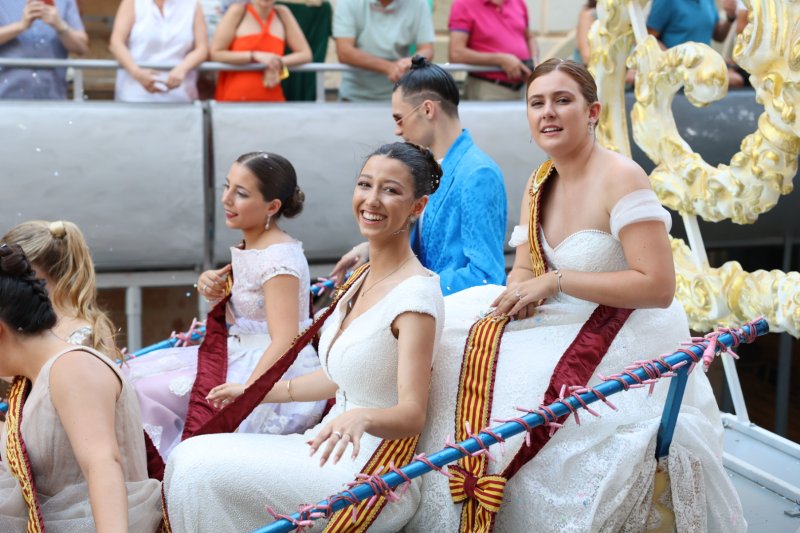 El Ramat 80 guanya la desfilada de carrosses de Pedreguer El Ramat 80 guanya la desfilada de carrosses de Pedreguer