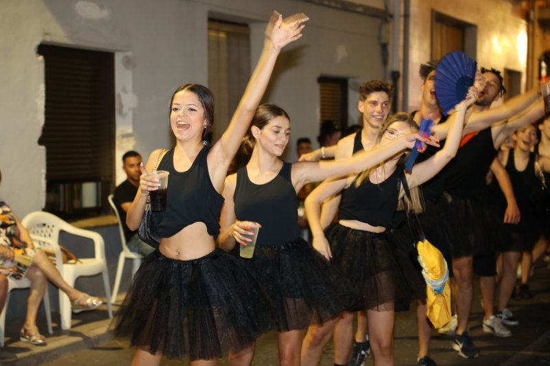 Caramels, en carrosses, i Mario Kart, en grups a peu, guanyadors de la desfilada de Beniarbeig Caramels, en carrosses, i Mario Kart, en grups a peu, guanyadors de la desfilada de Beniarbeig